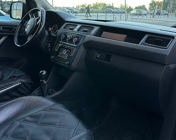 Белый Фольксваген Кадди, объемом двигателя 1.6 л и пробегом 248 тыс. км за 8500 $, фото 25 на Automoto.ua