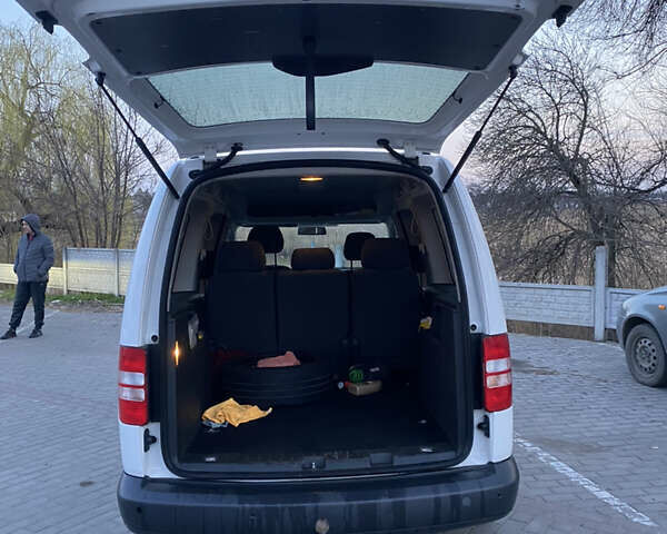 Белый Фольксваген Кадди, объемом двигателя 1.97 л и пробегом 185 тыс. км за 12700 $, фото 4 на Automoto.ua