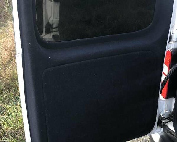 Белый Фольксваген Кадди, объемом двигателя 1.6 л и пробегом 220 тыс. км за 11600 $, фото 6 на Automoto.ua