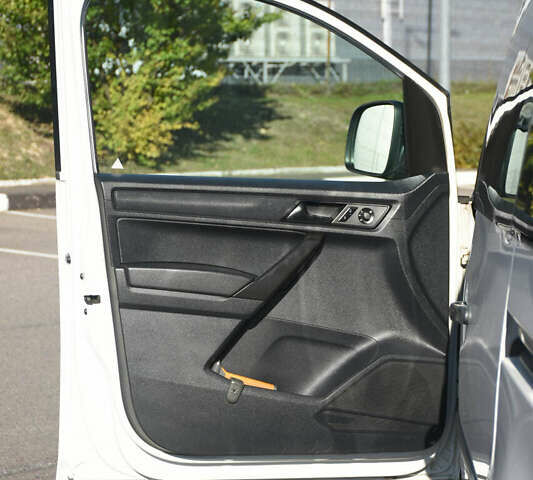 Белый Фольксваген Кадди, объемом двигателя 1.97 л и пробегом 204 тыс. км за 11200 $, фото 15 на Automoto.ua