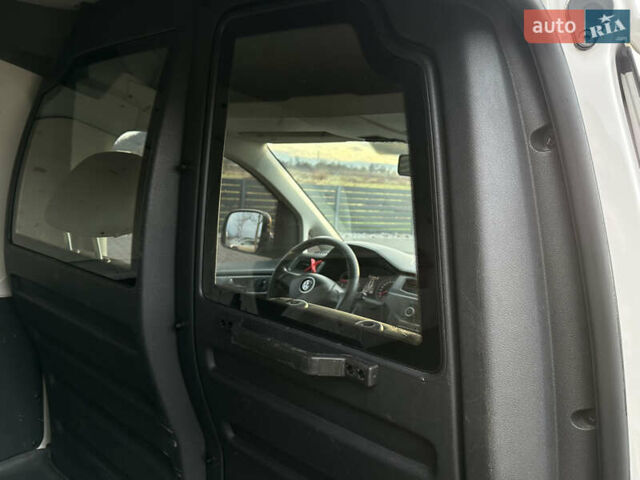 Белый Фольксваген Кадди, объемом двигателя 2 л и пробегом 260 тыс. км за 11500 $, фото 20 на Automoto.ua