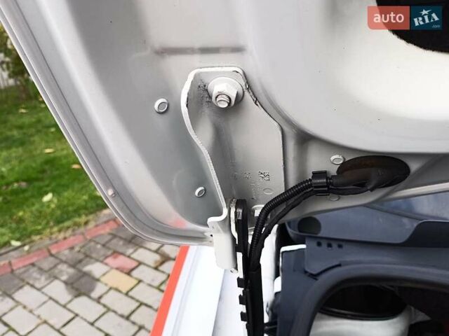 Білий Фольксваген Кадді, об'ємом двигуна 2 л та пробігом 254 тис. км за 13800 $, фото 22 на Automoto.ua