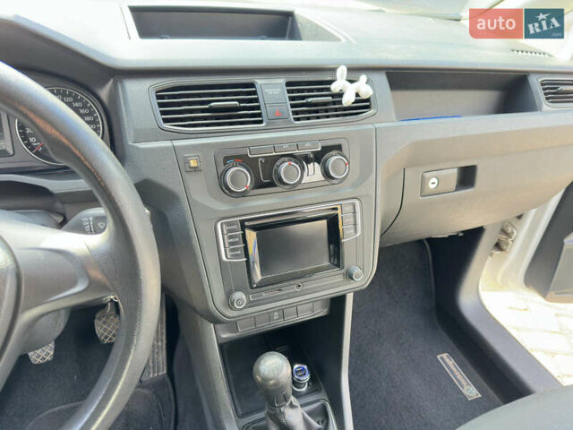 Белый Фольксваген Кадди, объемом двигателя 1.97 л и пробегом 316 тыс. км за 11111 $, фото 13 на Automoto.ua