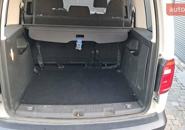 Белый Фольксваген Кадди, объемом двигателя 1.97 л и пробегом 245 тыс. км за 13500 $, фото 3 на Automoto.ua