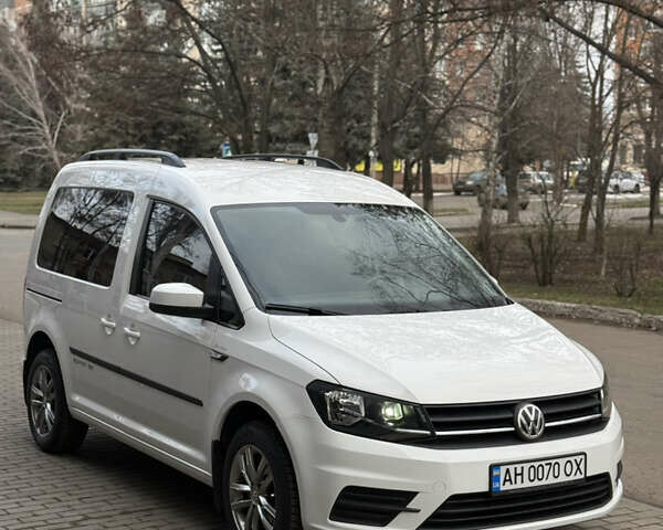 Белый Фольксваген Кадди, объемом двигателя 1.97 л и пробегом 240 тыс. км за 16900 $, фото 1 на Automoto.ua