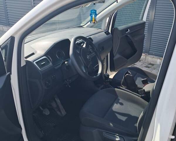 Белый Фольксваген Кадди, объемом двигателя 1.97 л и пробегом 245 тыс. км за 13500 $, фото 1 на Automoto.ua