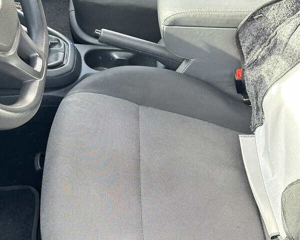 Белый Фольксваген Кадди, объемом двигателя 1.97 л и пробегом 316 тыс. км за 11111 $, фото 10 на Automoto.ua