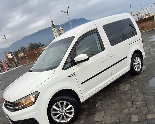 Белый Фольксваген Кадди, объемом двигателя 2 л и пробегом 206 тыс. км за 14300 $, фото 1 на Automoto.ua