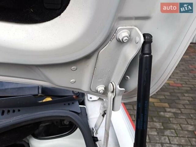 Білий Фольксваген Кадді, об'ємом двигуна 2 л та пробігом 254 тис. км за 13800 $, фото 23 на Automoto.ua