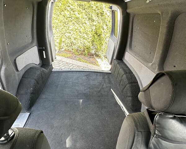 Белый Фольксваген Кадди, объемом двигателя 1.97 л и пробегом 316 тыс. км за 11111 $, фото 16 на Automoto.ua