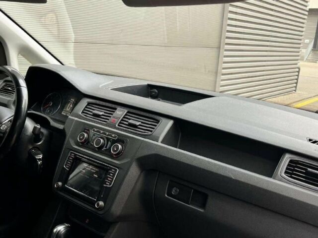 Білий Фольксваген Кадді, об'ємом двигуна 2 л та пробігом 191 тис. км за 9000 $, фото 7 на Automoto.ua