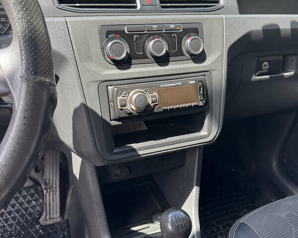 Белый Фольксваген Кадди, объемом двигателя 1.6 л и пробегом 216 тыс. км за 9900 $, фото 9 на Automoto.ua