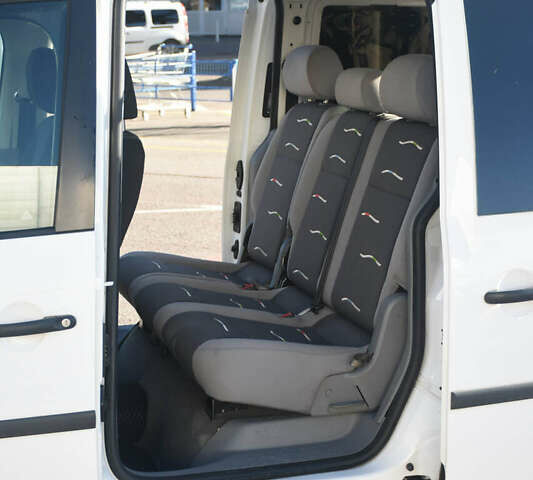 Белый Фольксваген Кадди, объемом двигателя 1.97 л и пробегом 204 тыс. км за 11200 $, фото 16 на Automoto.ua