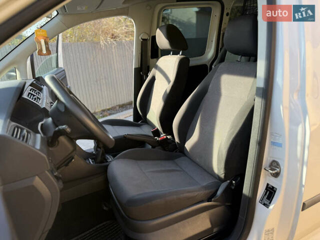 Белый Фольксваген Кадди, объемом двигателя 1.97 л и пробегом 209 тыс. км за 13900 $, фото 23 на Automoto.ua