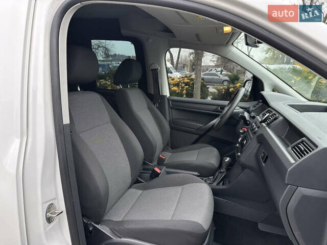 Белый Фольксваген Кадди, объемом двигателя 2 л и пробегом 245 тыс. км за 12800 $, фото 13 на Automoto.ua