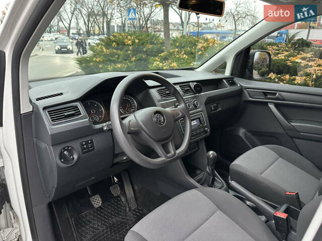 Белый Фольксваген Кадди, объемом двигателя 2 л и пробегом 245 тыс. км за 12800 $, фото 21 на Automoto.ua