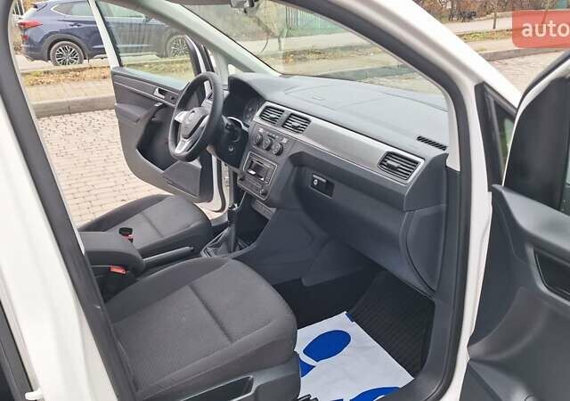 Белый Фольксваген Кадди, объемом двигателя 2 л и пробегом 247 тыс. км за 13900 $, фото 49 на Automoto.ua