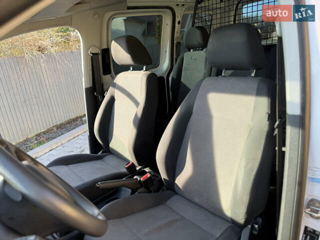 Белый Фольксваген Кадди, объемом двигателя 1.97 л и пробегом 209 тыс. км за 13900 $, фото 24 на Automoto.ua