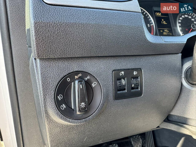 Белый Фольксваген Кадди, объемом двигателя 2 л и пробегом 265 тыс. км за 15800 $, фото 33 на Automoto.ua