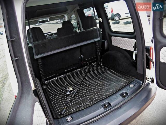 Белый Фольксваген Кадди, объемом двигателя 2 л и пробегом 173 тыс. км за 13500 $, фото 18 на Automoto.ua