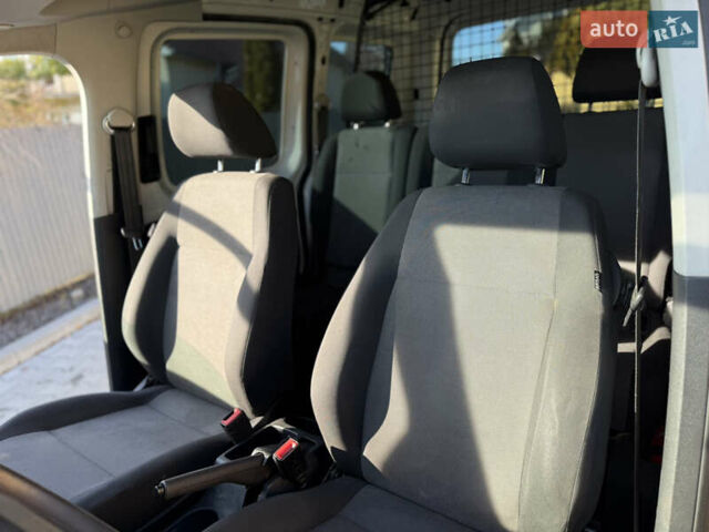 Белый Фольксваген Кадди, объемом двигателя 1.97 л и пробегом 209 тыс. км за 13900 $, фото 25 на Automoto.ua