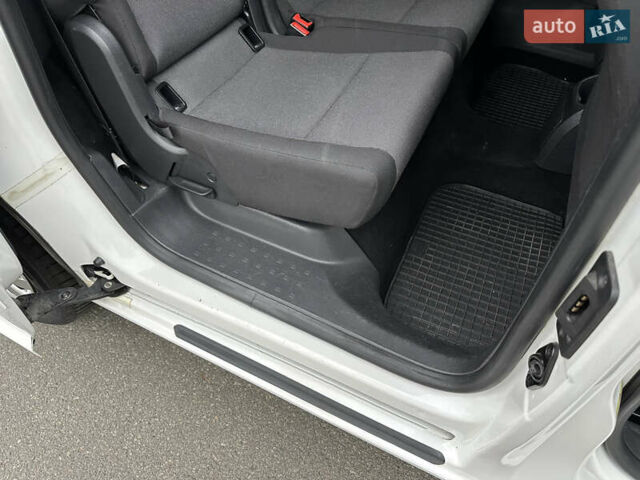 Белый Фольксваген Кадди, объемом двигателя 2 л и пробегом 245 тыс. км за 12800 $, фото 16 на Automoto.ua