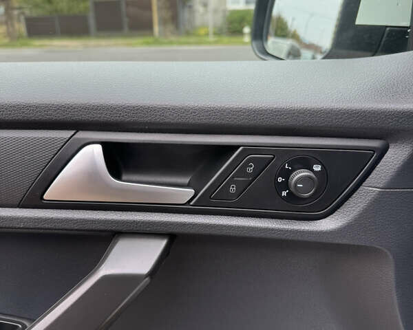 Белый Фольксваген Кадди, объемом двигателя 2 л и пробегом 283 тыс. км за 18999 $, фото 24 на Automoto.ua