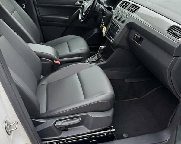 Белый Фольксваген Кадди, объемом двигателя 2 л и пробегом 283 тыс. км за 18999 $, фото 31 на Automoto.ua