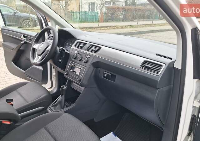 Белый Фольксваген Кадди, объемом двигателя 2 л и пробегом 247 тыс. км за 13900 $, фото 52 на Automoto.ua