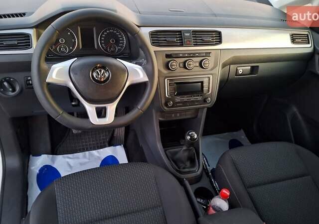 Белый Фольксваген Кадди, объемом двигателя 2 л и пробегом 247 тыс. км за 13900 $, фото 17 на Automoto.ua