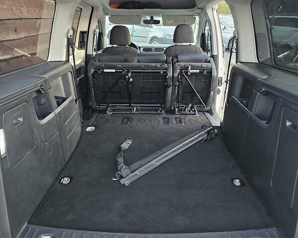 Белый Фольксваген Кадди, объемом двигателя 1.97 л и пробегом 184 тыс. км за 19950 $, фото 55 на Automoto.ua