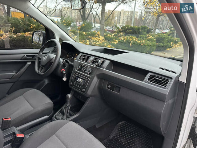 Белый Фольксваген Кадди, объемом двигателя 2 л и пробегом 245 тыс. км за 12800 $, фото 12 на Automoto.ua