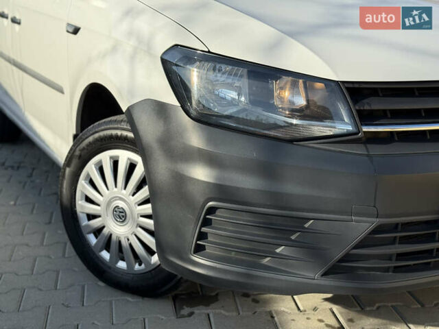 Белый Фольксваген Кадди, объемом двигателя 1.97 л и пробегом 209 тыс. км за 13900 $, фото 2 на Automoto.ua