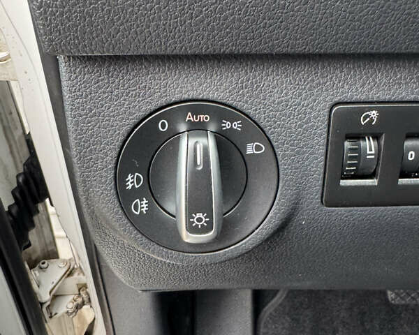 Белый Фольксваген Кадди, объемом двигателя 2 л и пробегом 283 тыс. км за 18999 $, фото 22 на Automoto.ua