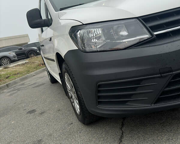 Белый Фольксваген Кадди, объемом двигателя 1.97 л и пробегом 190 тыс. км за 11200 $, фото 3 на Automoto.ua