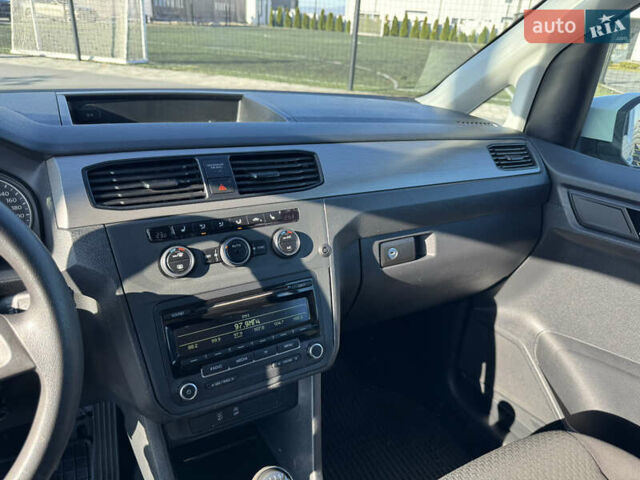 Белый Фольксваген Кадди, объемом двигателя 2 л и пробегом 265 тыс. км за 15800 $, фото 34 на Automoto.ua