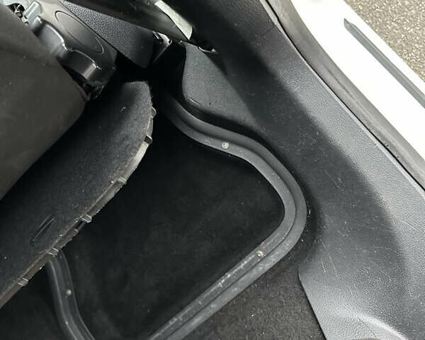 Белый Фольксваген Кадди, объемом двигателя 2 л и пробегом 245 тыс. км за 12800 $, фото 15 на Automoto.ua