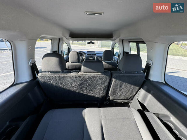 Белый Фольксваген Кадди, объемом двигателя 2 л и пробегом 265 тыс. км за 15800 $, фото 58 на Automoto.ua