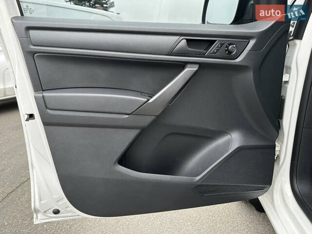 Белый Фольксваген Кадди, объемом двигателя 2 л и пробегом 245 тыс. км за 12800 $, фото 20 на Automoto.ua