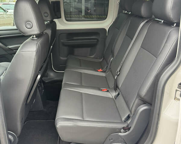 Белый Фольксваген Кадди, объемом двигателя 2 л и пробегом 283 тыс. км за 18999 $, фото 11 на Automoto.ua