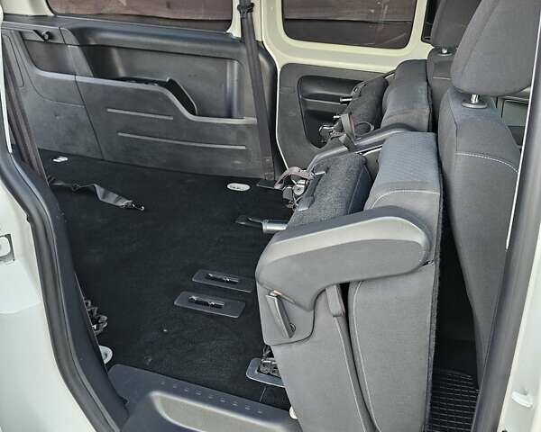 Белый Фольксваген Кадди, объемом двигателя 1.97 л и пробегом 184 тыс. км за 19950 $, фото 50 на Automoto.ua