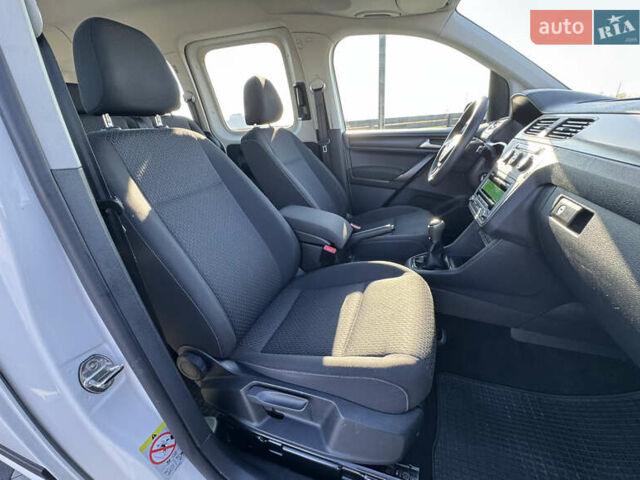 Белый Фольксваген Кадди, объемом двигателя 2 л и пробегом 265 тыс. км за 15800 $, фото 44 на Automoto.ua