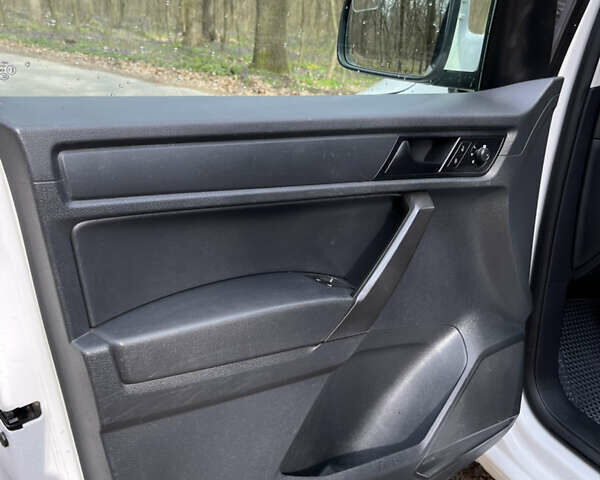 Білий Фольксваген Кадді, об'ємом двигуна 2 л та пробігом 212 тис. км за 16800 $, фото 19 на Automoto.ua