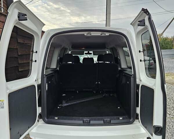 Белый Фольксваген Кадди, объемом двигателя 1.97 л и пробегом 184 тыс. км за 19950 $, фото 52 на Automoto.ua