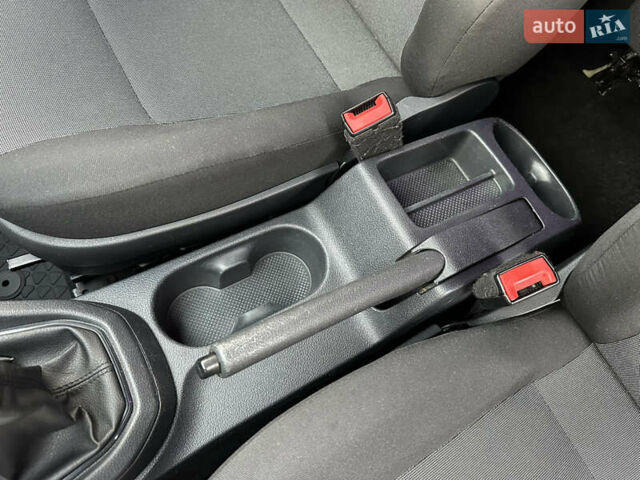 Белый Фольксваген Кадди, объемом двигателя 2 л и пробегом 245 тыс. км за 12800 $, фото 23 на Automoto.ua