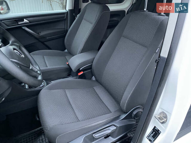 Белый Фольксваген Кадди, объемом двигателя 2 л и пробегом 260 тыс. км за 13900 $, фото 20 на Automoto.ua