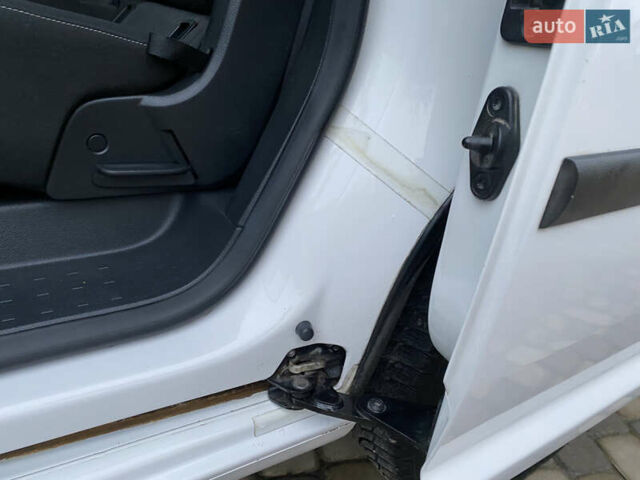 Белый Фольксваген Кадди, объемом двигателя 2 л и пробегом 260 тыс. км за 13900 $, фото 29 на Automoto.ua