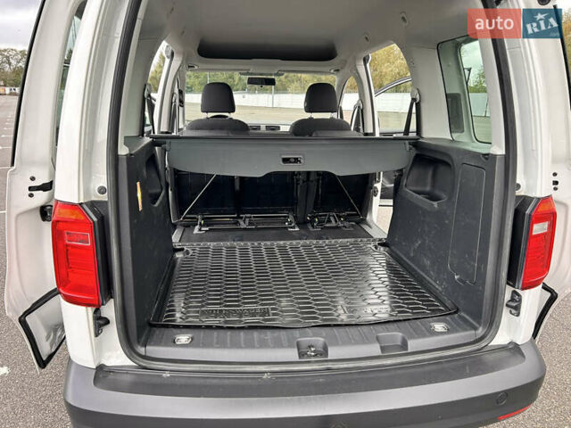 Белый Фольксваген Кадди, объемом двигателя 2 л и пробегом 167 тыс. км за 17500 $, фото 24 на Automoto.ua