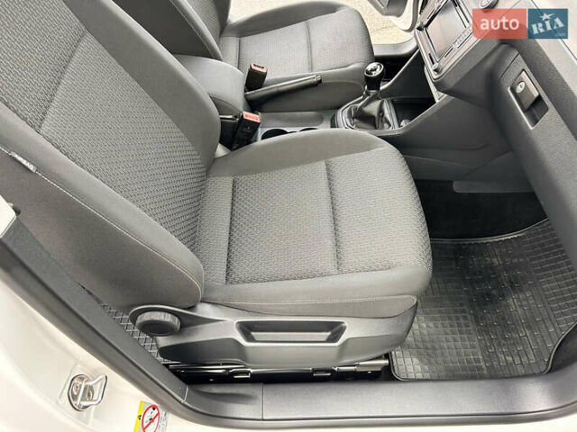 Белый Фольксваген Кадди, объемом двигателя 2 л и пробегом 167 тыс. км за 17500 $, фото 22 на Automoto.ua