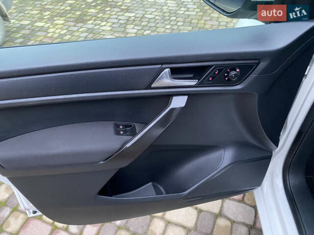 Белый Фольксваген Кадди, объемом двигателя 2 л и пробегом 260 тыс. км за 13900 $, фото 19 на Automoto.ua